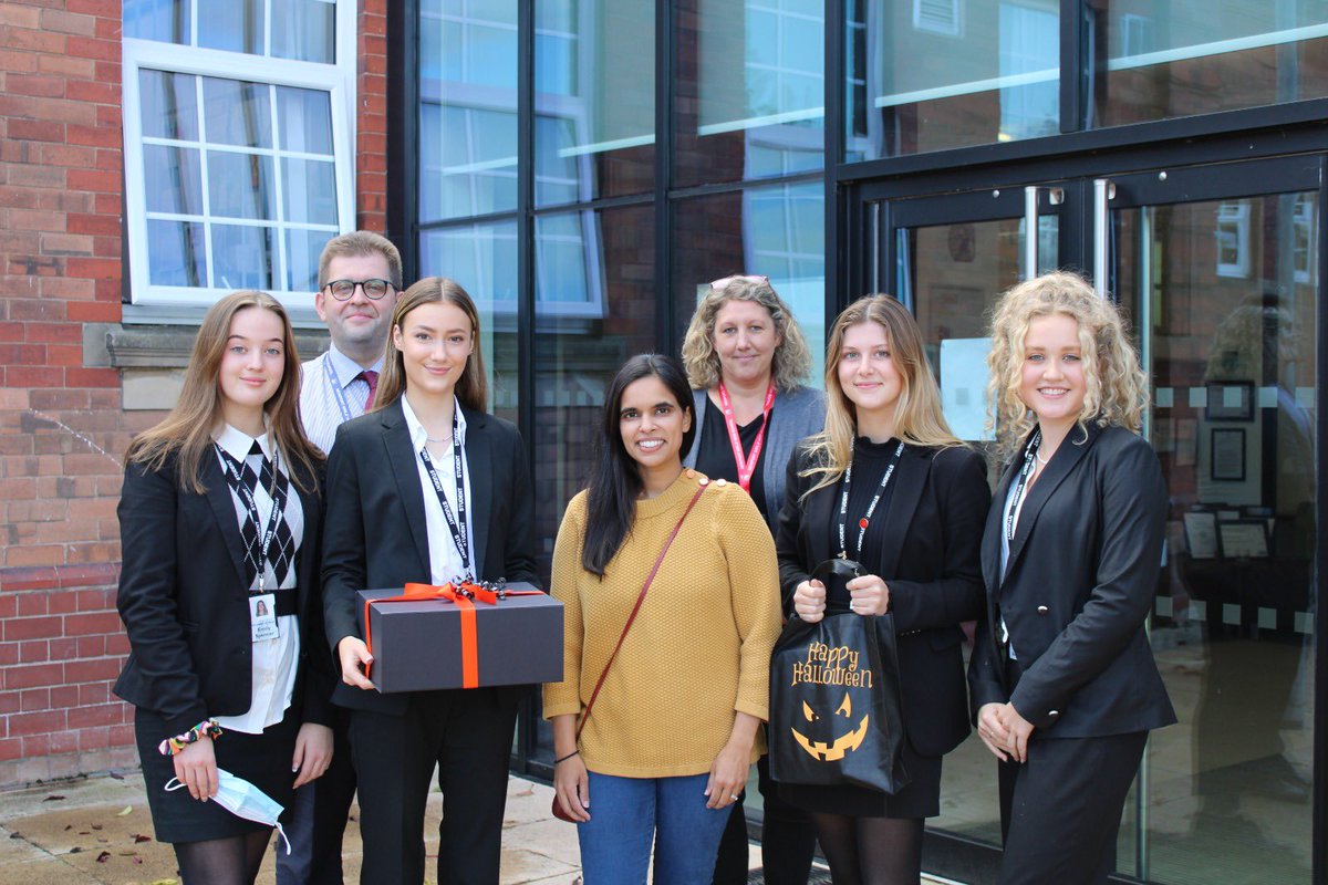 Today we visited Newport Girls High School, who are raising funds for the school through an online auction. They are doing a great job, already raising over £1500! Find out more here: 

jumblebee.co.uk/auction/detail…

Join in the auction: open until 7pm TOMORROW! 😀

#shropshirehour