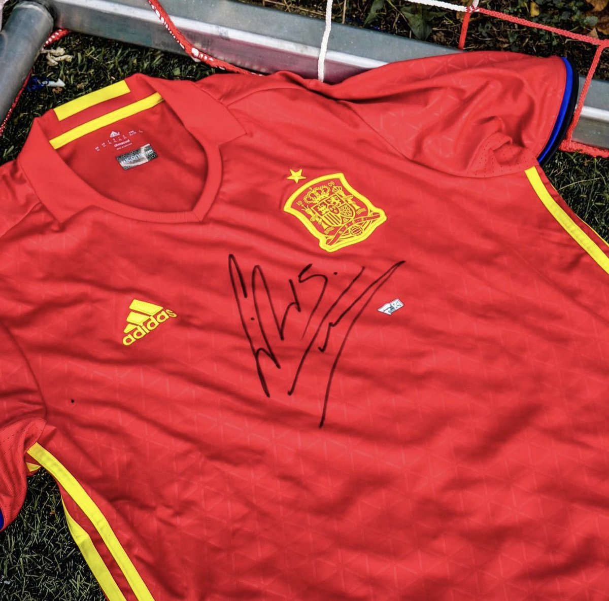Sergio Ramos autographed Spain shirt now available.
sportmemories24.com/collections/sp… 

#sergioramos #signed #autogramm #Espana #laliga #trikot #futbol #fussball #autograph #ChampionsLeague #RealMadrid