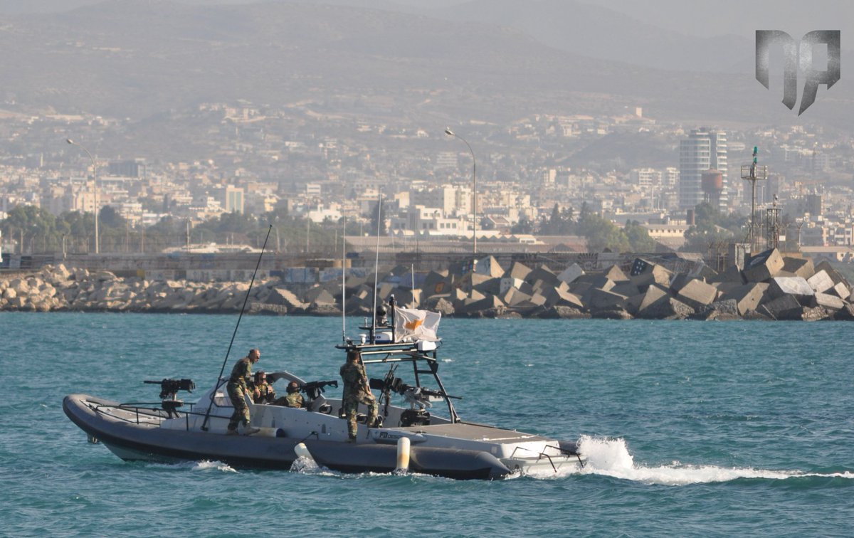 Def_Redefined's tweet photo. 1/3 ⚓ 🇬🇷🇨🇾 #ΜΥΚ
➡️ 1η 📷: Οι συσκευές κλειστού κυκλώματος της @DraegerNews #Lar5000
➡️ 2η 📷: Το ΣΑΠ FB42 "Ποσειδώνας-1" με πλήρη οπλισμό (#AGL40 χιλ της #STKinetics σε πλώρη, 0,50" σε πρύμνη)
🇬🇧👇 https://t.co/snnqbJaWI1