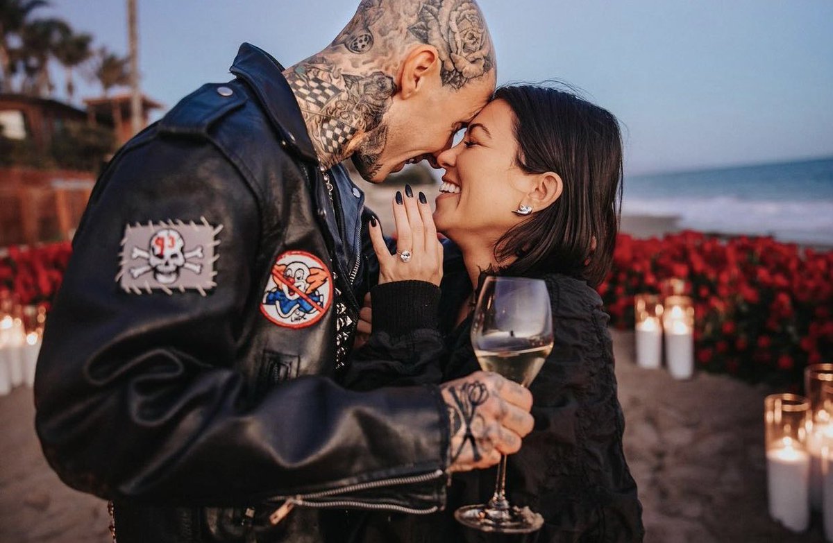 jojoansett's tweet photo. What Scott couldn’t do in 11 years, Travis did in 10 months. Time means NOTHING. Don’t be scared to start over. What one man won’t do, another will. Kourtney is 42 living her best life. https://t.co/wMnute0M3O