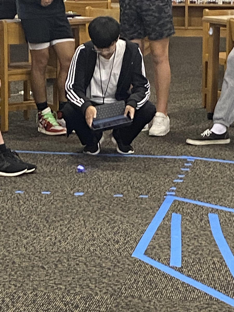 appersona's tweet photo. Using trig to program our Spheros! Having fun in math models and geometry class! @Marcus_HS @Kernse1 https://t.co/9eqV7bu1P6