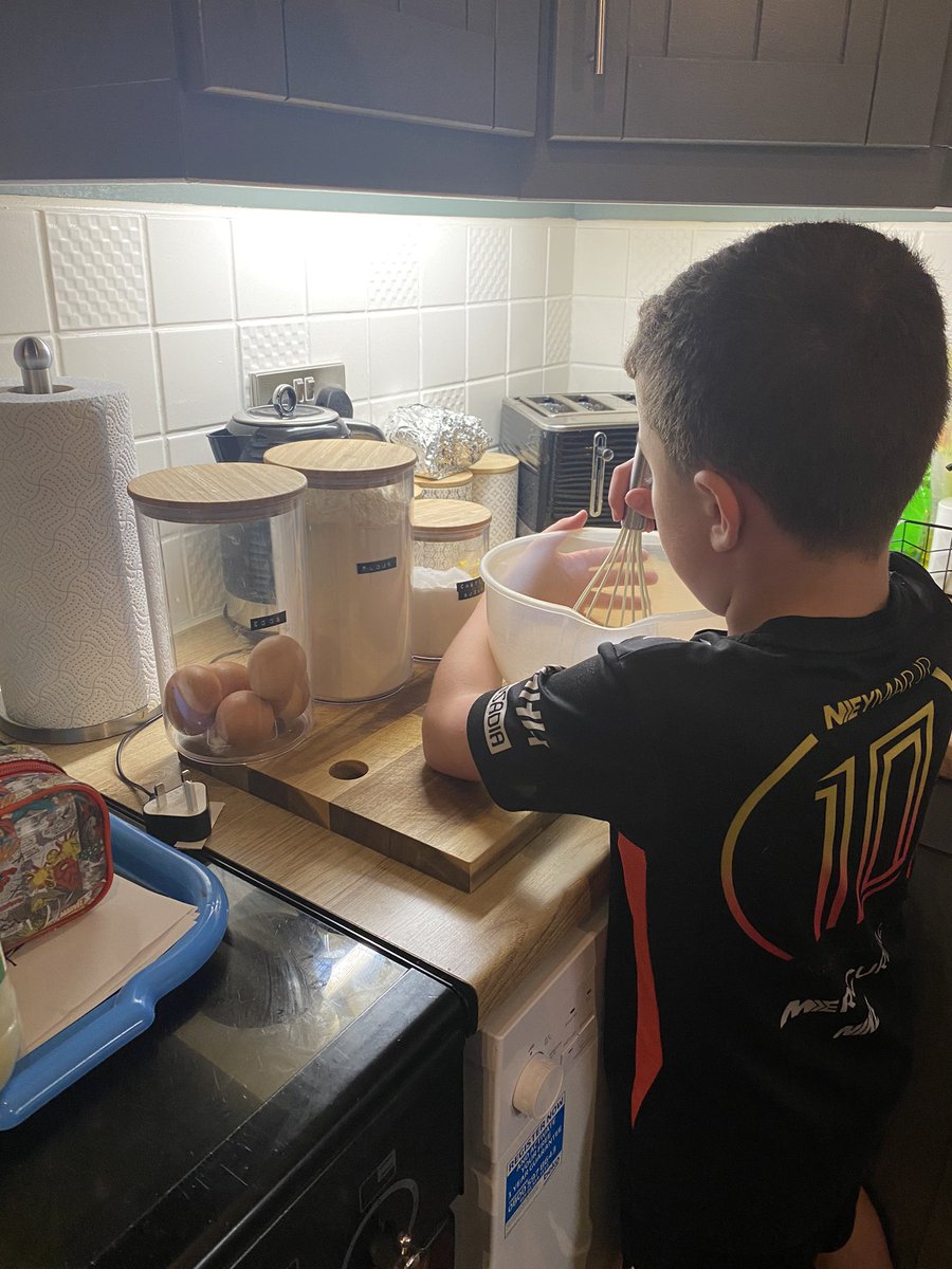 GemmaMumford2's tweet photo. @MundellaBats Stanley has been helping mum make banana bread with chocolate chips ๐ #doesntlastlong #autumnhomework https://t.co/a0dH1U3s1r