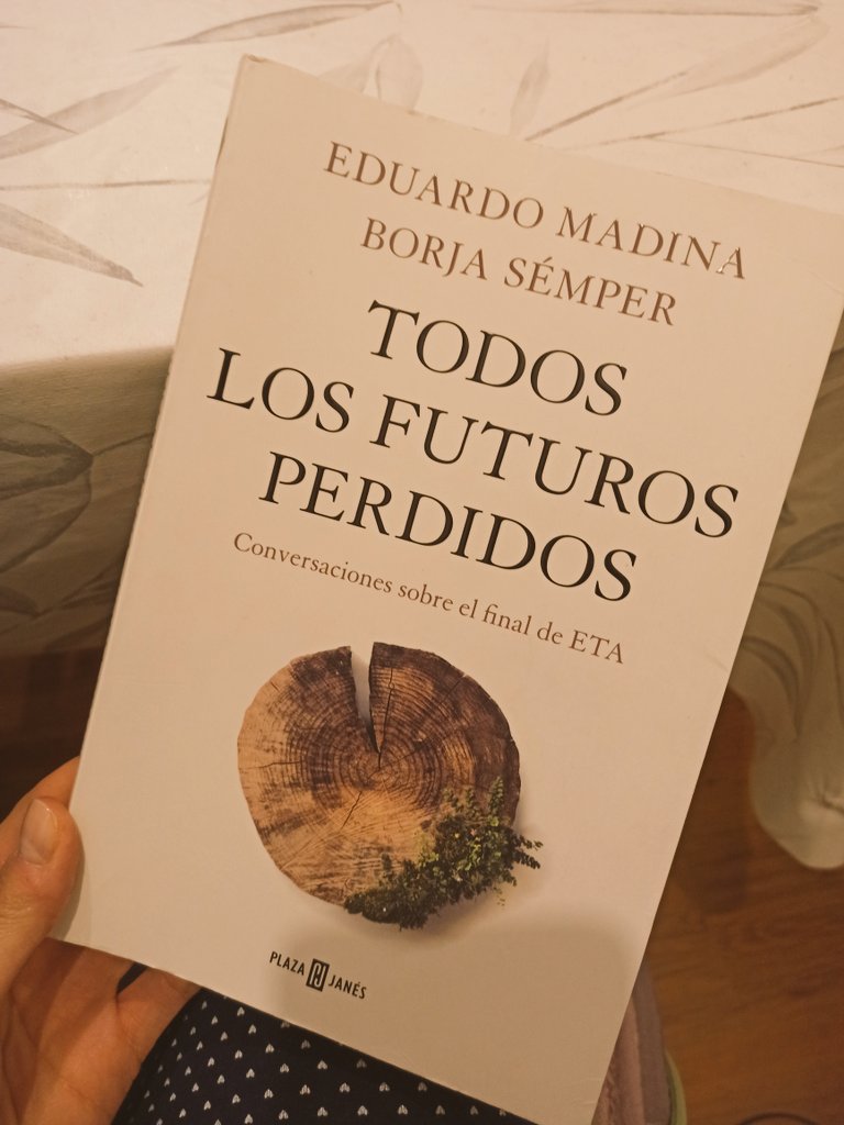 amaiaruri's tweet photo. "Gracias a todos aquellos que superaron el miedo para que hoy podamos afrontar el futuro en Paz y Libertad" 
Gracias a @EduMadina y @bsemper por esta maravilla. #VascoSíETANo #siempreenlamemoria https://t.co/YgBHn0qh58