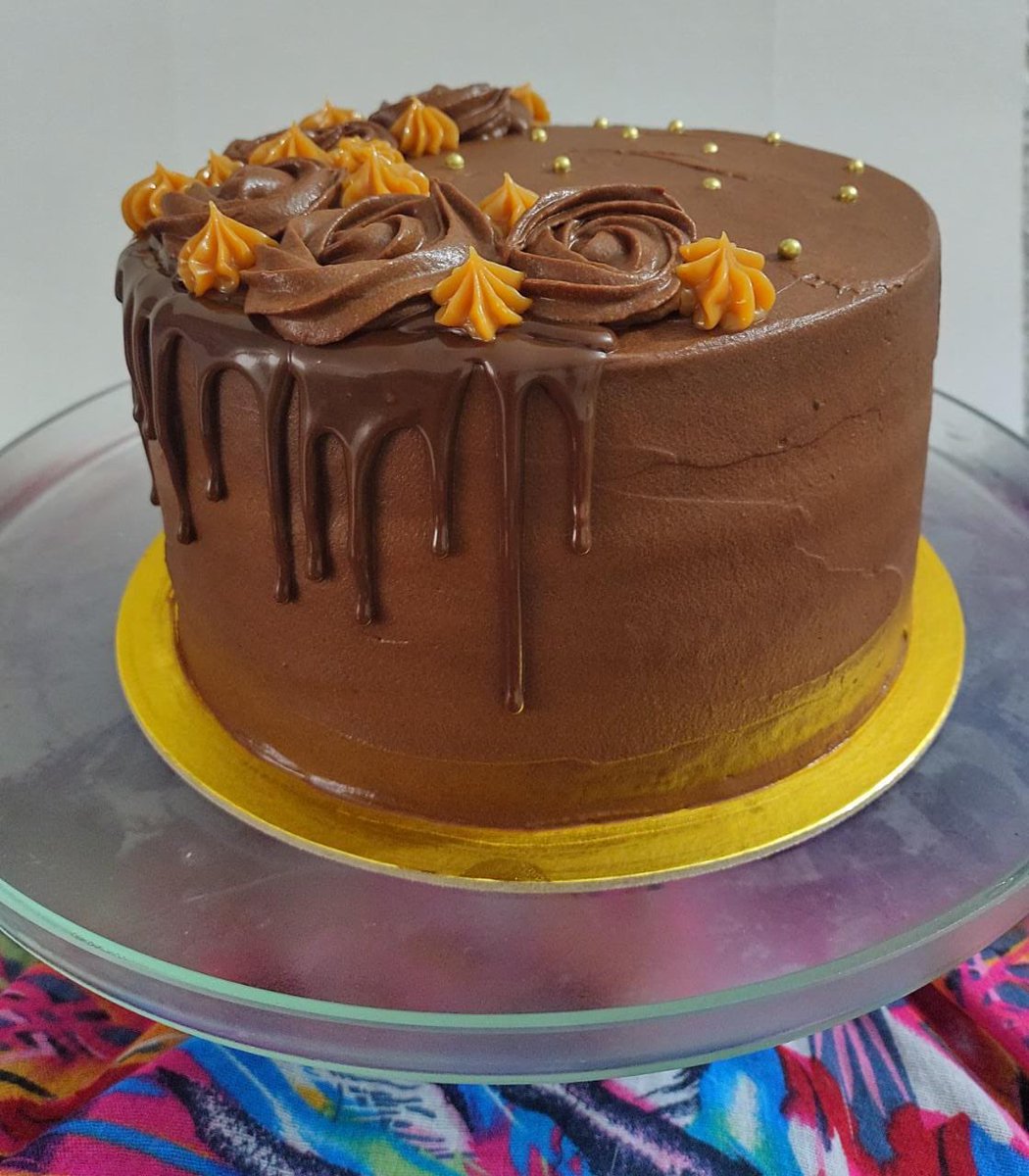 Any_Salo's tweet photo. AMORES LES PRESENTO… 

🤤🤤🤤LA TORTA DE HOY🤤🤤🤤

Rt para llegar a más personas 🥺🥺🥺

Torta de chocolate y ganache rellena de arequipe 🤤🤤🤤🤤😍😍😍🤩🤩🤩🤩 https://t.co/O1rh5n48E7