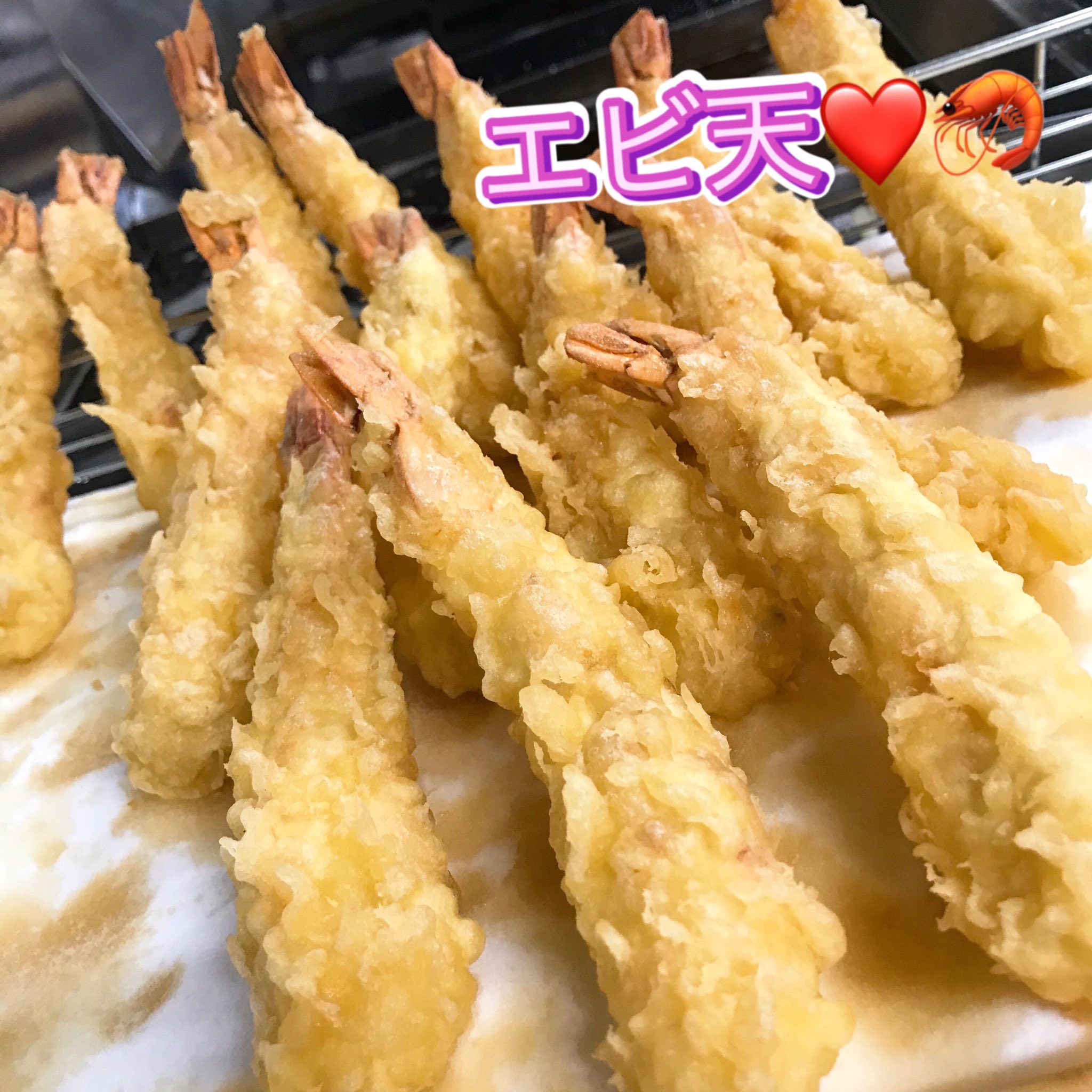 ひなママ コース料理の中の 1品として お出しした 天ぷらの盛り合わせ 海老天は プリップリ かぼすブリは フワッフワッ サクッと揚がった 揚げたての 天ぷらは 最高ですね 天ぷら 揚げたて最高 海老天 かぼすブリ 安心はおいしいプラス