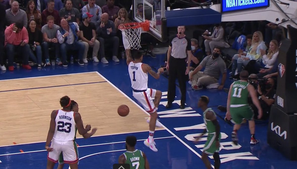 TheKnicksWall's tweet photo. Obi pointing at Pritchard after dunking on his head 😭 😭 😭 https://t.co/ExGRRivwad