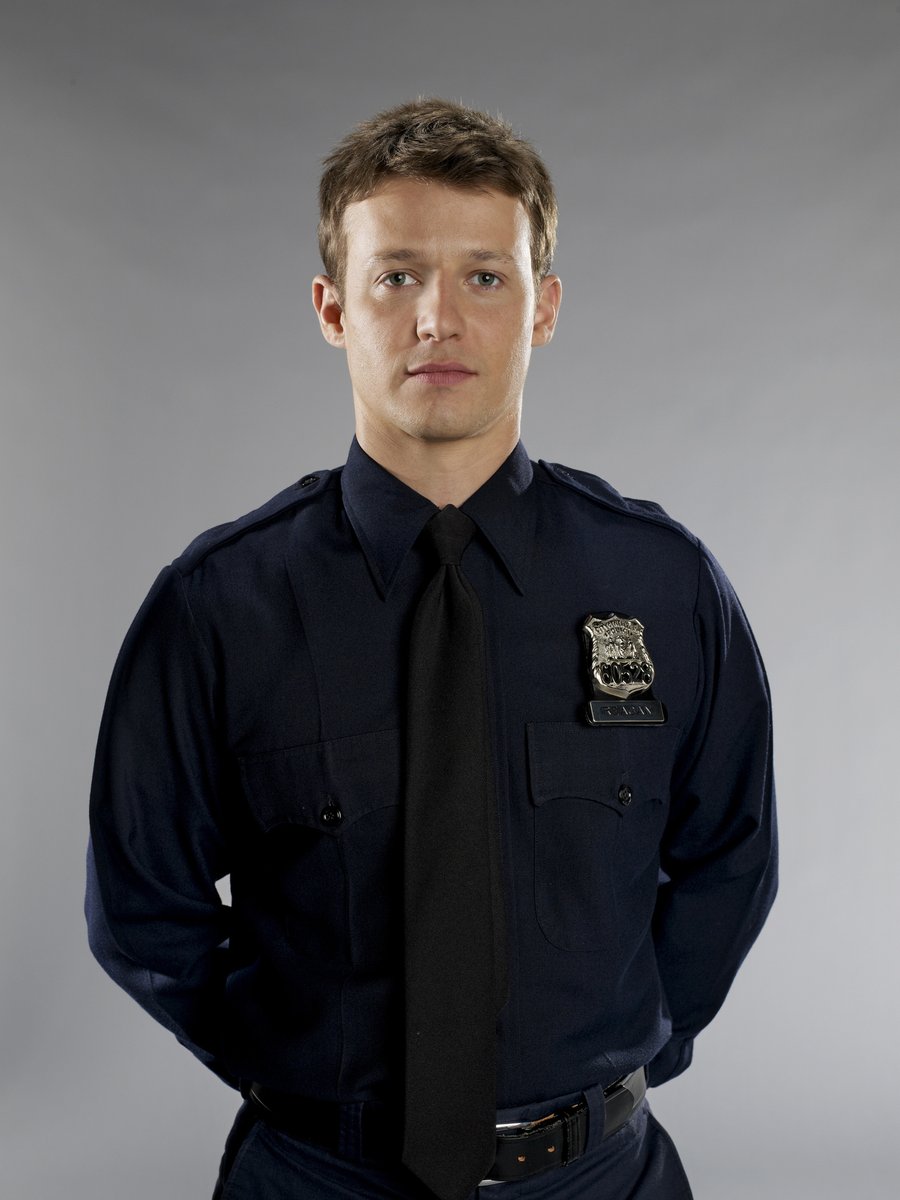 Foxチャンネル S Tweet Happybirthday 今日 10 21 はウィル エステスの誕生日 ブルーブラッド Nypd家族の絆 のレーガン家の三男ジェイミー役でおなじみ シーズン3では 新たな相棒とともに更なる活躍に期待です 10 26 火 夜10時 シーズン3放送