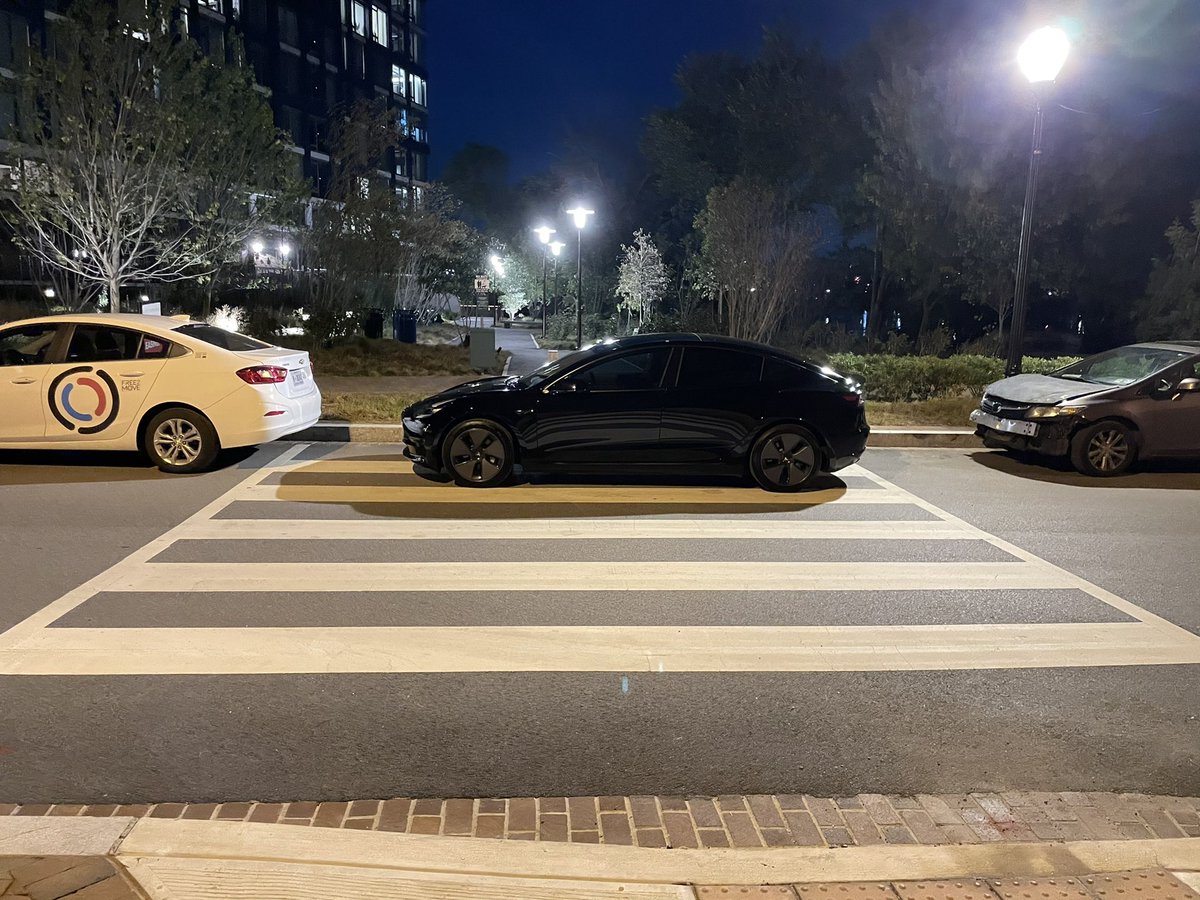 kensters1983's tweet photo. @311DCgov Car parked illegally in the crosswalk at 1900 Half Street SW. Can we get this car towed as there are individuals in the building who need access? https://t.co/RkoWH4xv0v