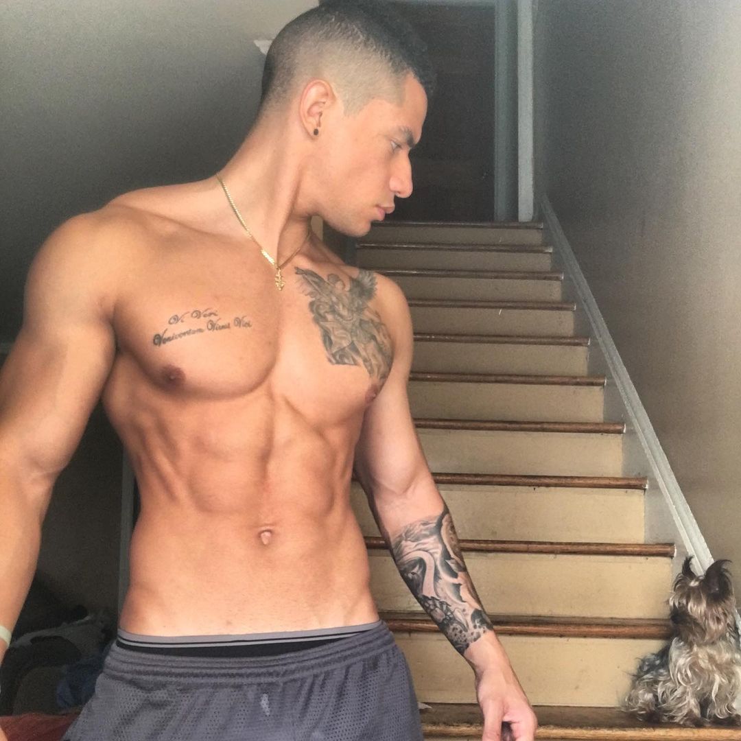 Maximus trying to photobomb my pic. No spotlight for you bro.