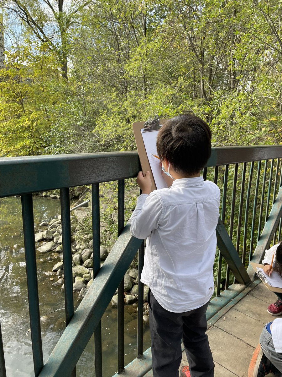 EFavretEDU's tweet photo. Grade 1 loved exploring the seasonal changes around @bayviewglen and sketching nature for @takemeoutside day! https://t.co/JRmRBD52Mf