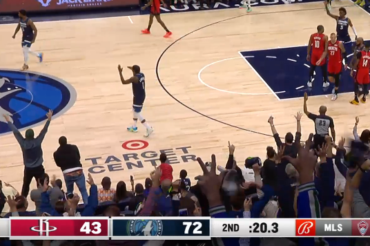 TrashTalk_fr's tweet photo. Anthony Edwards qui plante à trois points.
La salle des Wolves qui explose, 72-45.

ET IL DEMANDE À HOUSTON DE PRENDRE TEMPS MORT CAR LA FESSÉE EST TROP VIOLENTE https://t.co/WrE5nmHyDP