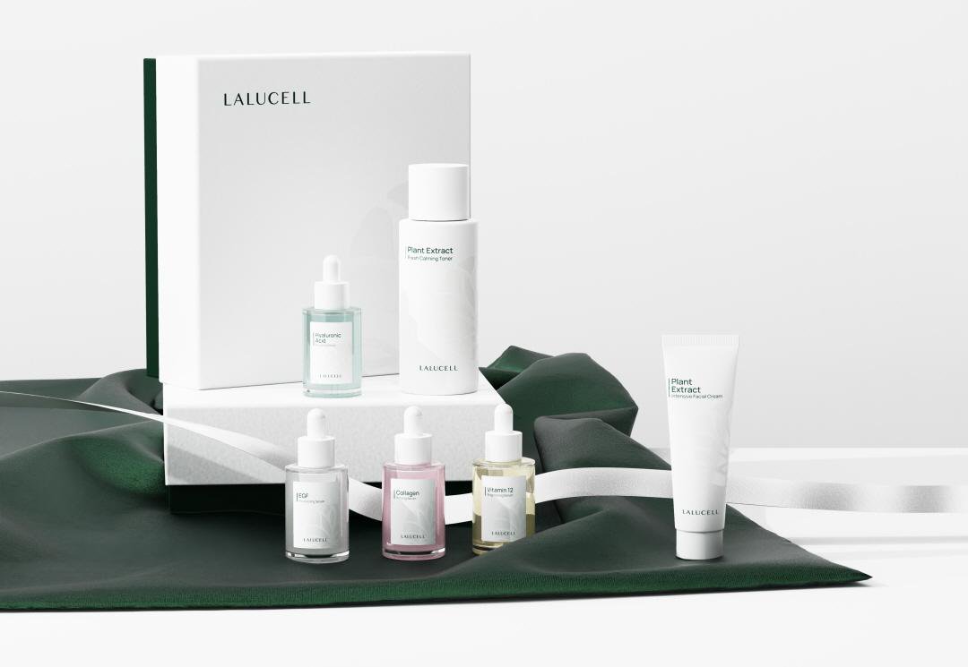 samples_reviews's tweet photo. In 72 hours, what's the new product of the day that I will experience? #lalucell #kcosmetics #amazonproducts https://t.co/BnxVw4y2FS https://t.co/EonDumLuKj