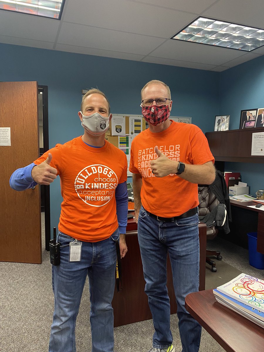 All of the orange around school for Unity Day! 🤩 Bulldogs are UNITED for a kinder, more accepting, and inclusive world! #UnityDay2021 #WorldBullyingPreventionMonth