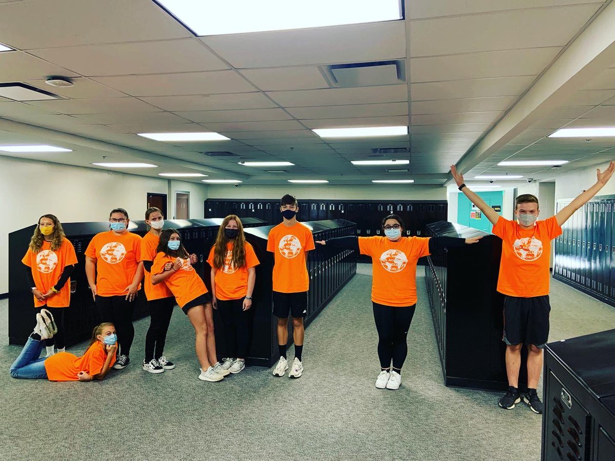 bmspawsquad's tweet photo. All of the orange around school for Unity Day! 🤩 Bulldogs are UNITED for a kinder, more accepting, and inclusive world! #UnityDay2021 #WorldBullyingPreventionMonth https://t.co/BpEx3Gdqqc