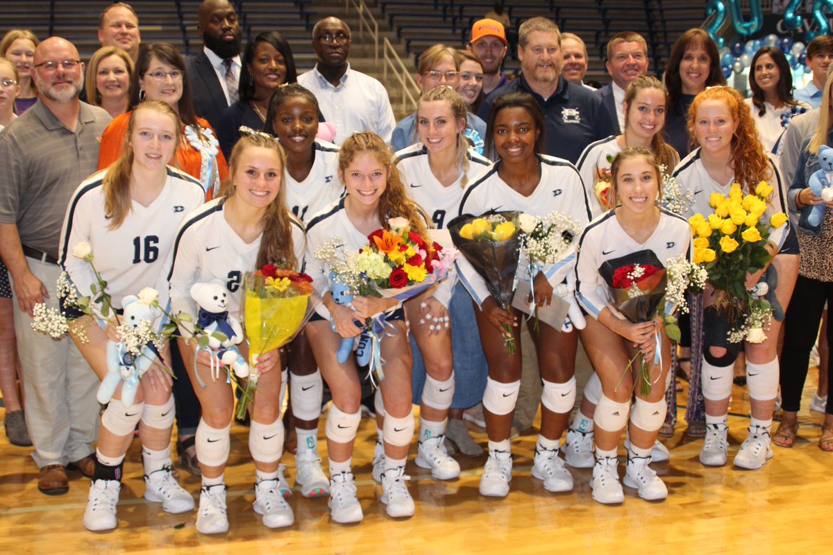 .<a href="/DormanVB/">🏐DormanVB🏐</a> celebrated its seniors with a playoff WIN tonight! On to round ✌🏼