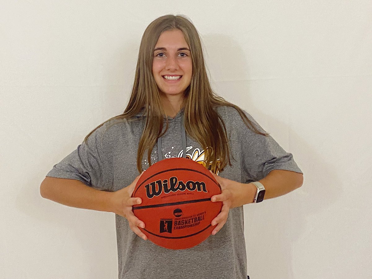 AliMenendez2's tweet photo. Committed!! So excited for the next chapter 🐝 @BWbasketball @CheriHarrer @CoachHartzler https://t.co/4L5cYWnPZV