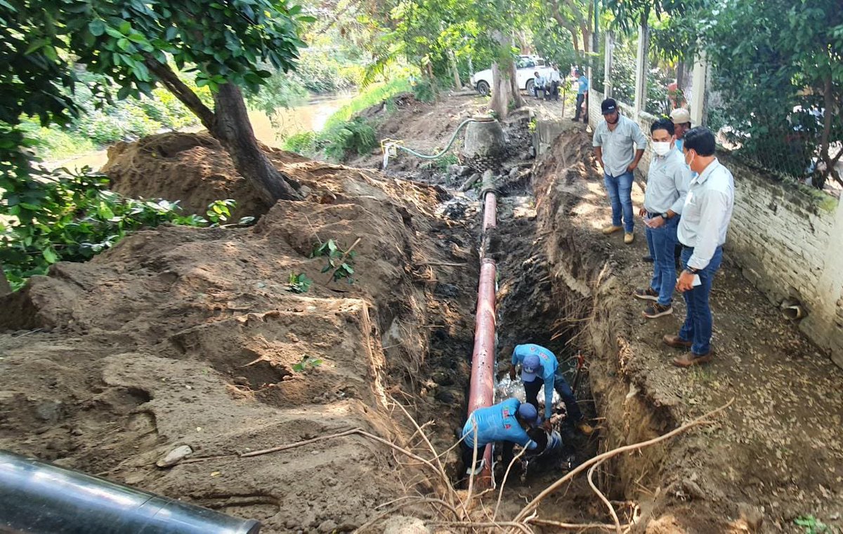 LFSalasR's tweet photo. Iniciamos el día acompañando al presidente Jorge Sánchez en la supervision de obra en la colonia Libertad y continuamos la jornada supervisando el trabajo que el #EquipoCAPAZ realiza para mejorar los servicios de la #CiudadDeTodos.
#AvanzamosJuntos
#EstamosTrabajando https://t.co/8qm6kweJqp