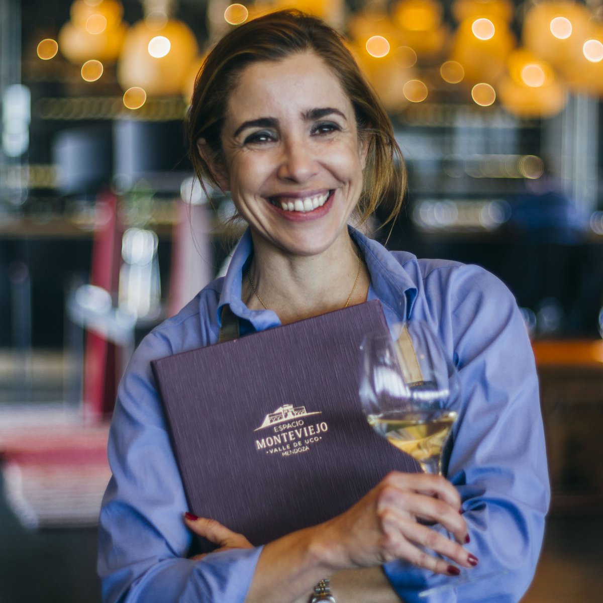 #diadelchef  🍲
Ella es Nadia Haron, la chef del #EspacioMonteviejo, quien nos deleita junto a su equipo con platos exquisitos, que maridan a la perfección con nuestros #vinos.  
¡Salud 🥂
<a href="/NadiaHaronS/">Nadia Haron</a>