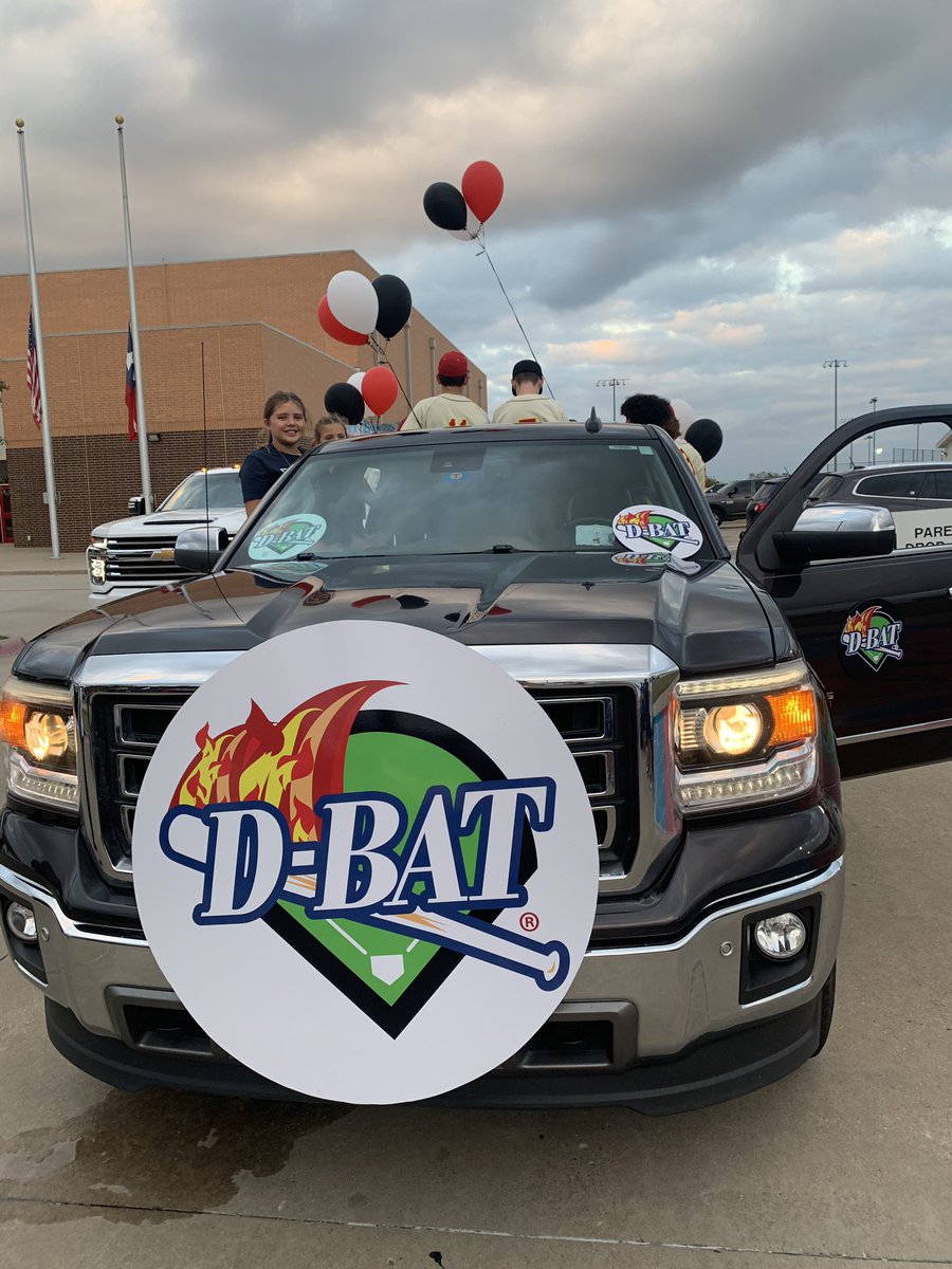 DbatMelissa's tweet photo. Melissa Homecoming Parade is a wrap! Thank you @MelissaBaseball for letting us be your chauffeur. https://t.co/nrZUnbnK8U