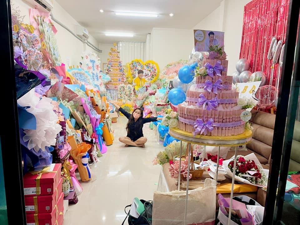 pae_jutatip's tweet photo. ส่วนหนึ่งของพลังรัก ขอบคุณภาพจากร้านพี่กี้ค่ะ #HBDปีที่25ของธนดล https://t.co/jBxhAj9Tnn