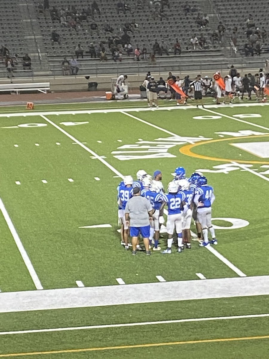 desireerl78's tweet photo. It’s @BearkatFB JV Victory! Way to step up &amp; play both sides of the ball #22💙💛 Teamwork makes the Dreamwork 🤜🏾🤛🏾 #BearKats 👈🏾👏🏾 https://t.co/slbu82tL49