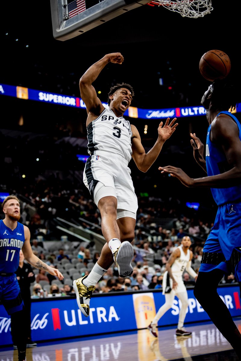 spurs's tweet photo. RT if you can hear these pictures 📸 https://t.co/Ylyi9hZRuL