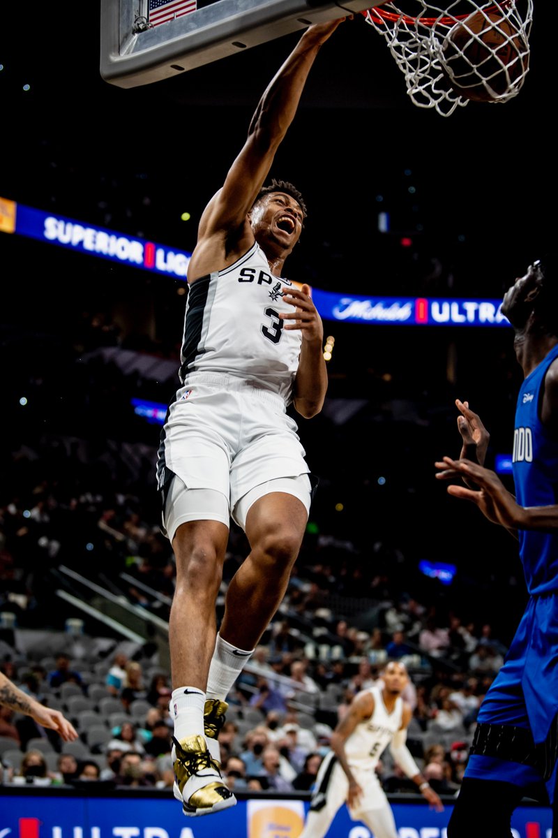 spurs's tweet photo. RT if you can hear these pictures 📸 https://t.co/Ylyi9hZRuL