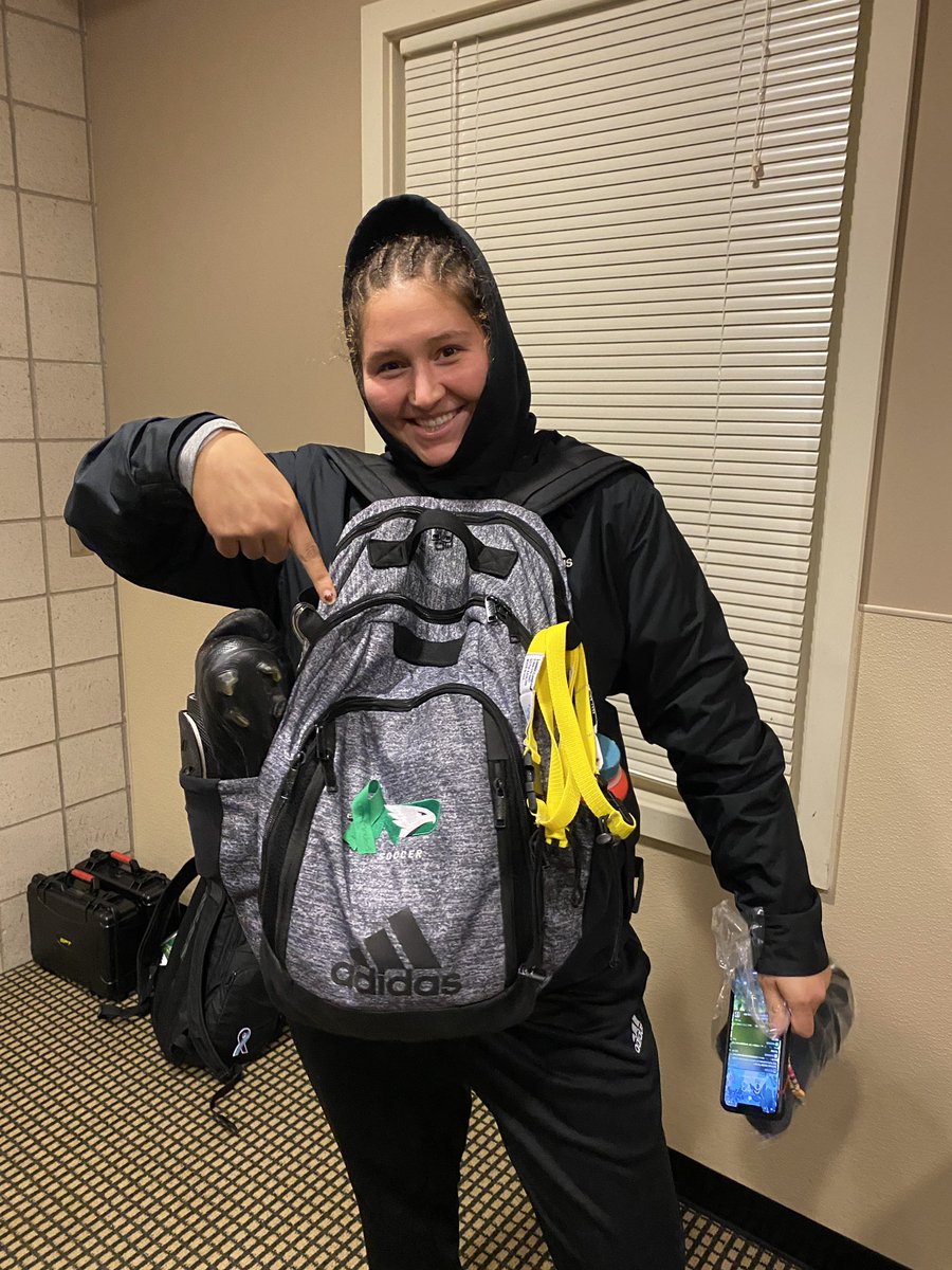 haileyinewman's tweet photo. Today is day 2 of the @NCAA inclusion and diversity campaign! I am championing change by “giving grace without judgment”💚 @UNDsoccer is #championingchange together by adding green ribbons to our bags remarking how we are actively creating an inclusive environment! @UND_SA_LEAD https://t.co/eVPzu9mzjd