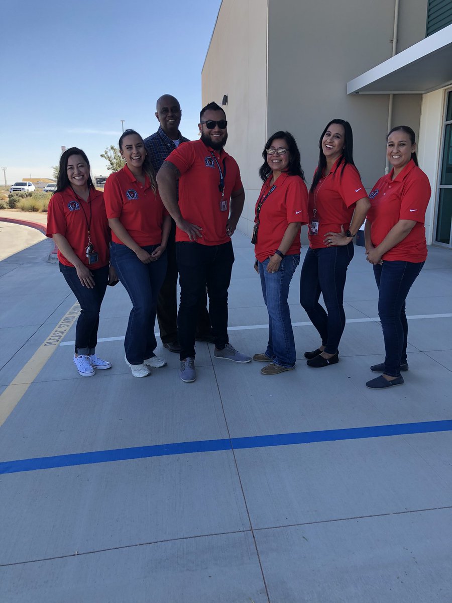 Showing off our new grade level shirt. Looking good 4th grade team! #TeamSISD #JCEBuffaloes #ForwardTogether @LCMartinez_JCE @PSandoval_JCE @AGomez_JCE @JGarcia_JCE @YFRIAS_JCE