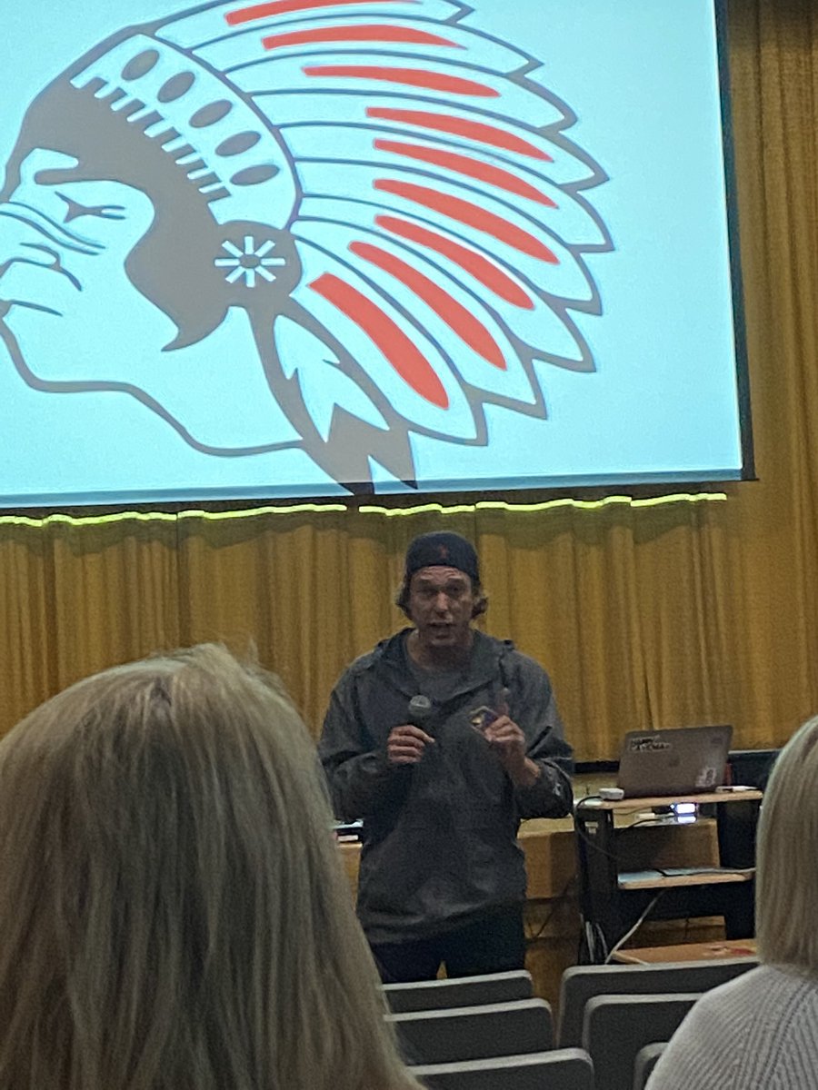 MichelleHoy2's tweet photo. @Joe_Beckman nailed it! New Hampton teachers, students, and community heard your message loud and clear… 
1. “human connection” 🤝
2. “It’s not about changing the world, it’s about changing someone’s day.”🥰
3. “Love your face!”😘
4. Difference Maker 👏
#NHtribe https://t.co/QFZ8X0kNM3