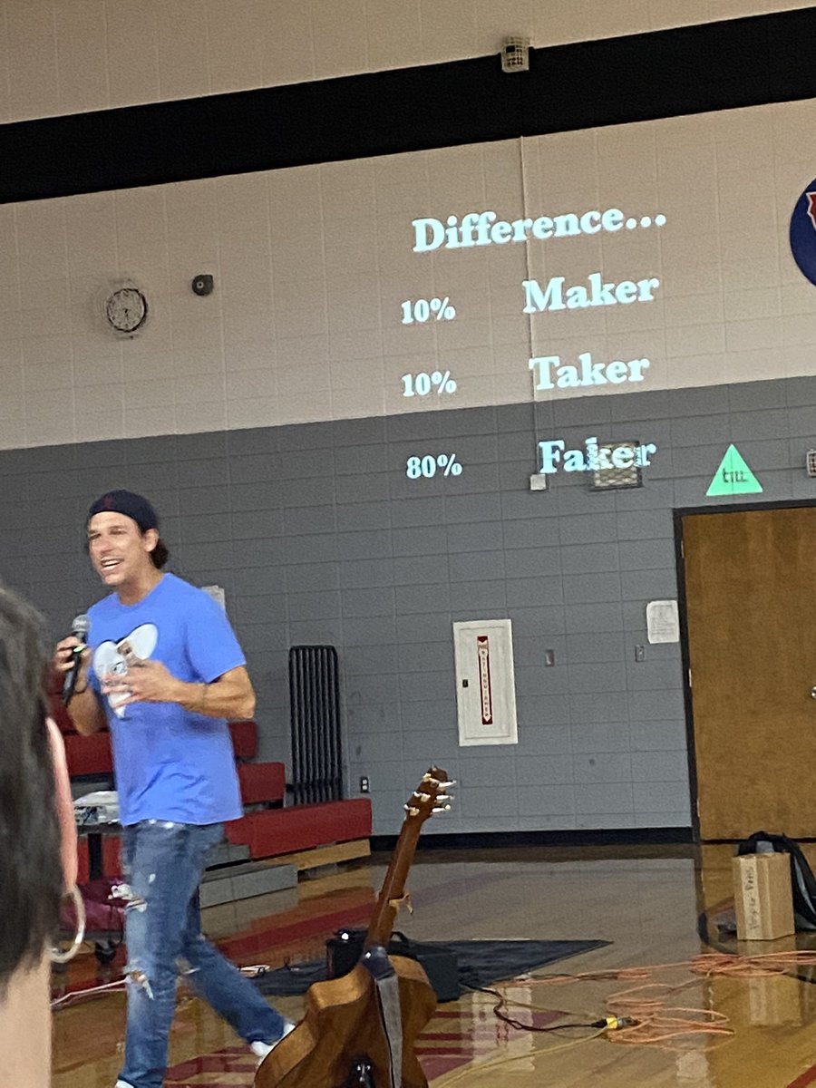 MichelleHoy2's tweet photo. @Joe_Beckman nailed it! New Hampton teachers, students, and community heard your message loud and clear… 
1. “human connection” 🤝
2. “It’s not about changing the world, it’s about changing someone’s day.”🥰
3. “Love your face!”😘
4. Difference Maker 👏
#NHtribe https://t.co/QFZ8X0kNM3