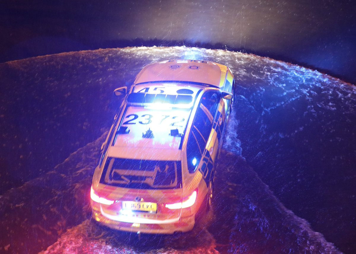 uknip247's tweet photo. M23 remains closed following a life-changing collision being investigated by @SurreyPolice  @SurreyRoadCops  involving a motorbike and a car and the road remains flooded between Junction 10-11 in Surrey/West Sussex https://t.co/JsQJez8FIP