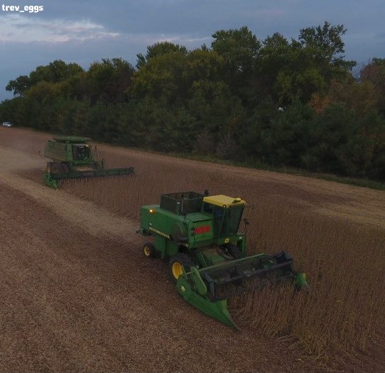 trev_eggs's tweet photo. 3 generations of @JohnDeere combines to work on our family farm. Hopefully someday an X9 will be added to the line up! #75yearsofcombines @MachineryPete https://t.co/mSlTgFzxGi