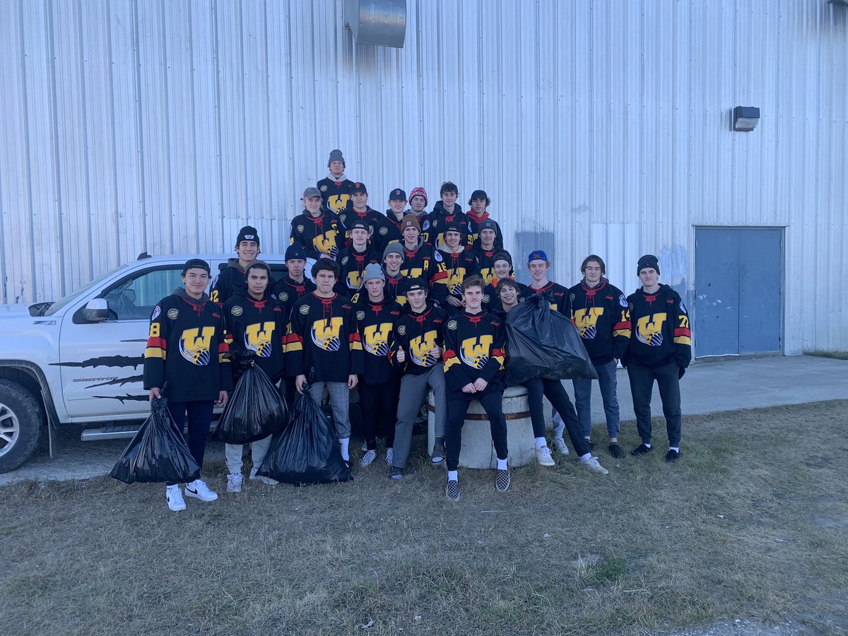 mjhlWolverines's tweet photo. This morning we cleaned up the Waywayseecappo First Nation and surrounding areas as part of the @RecycleMB #cleanmb program!
Do your part in keeping your community clean by picking up litter and always recycling!
#RecycleEverywhere https://t.co/3zPdC19bPC
