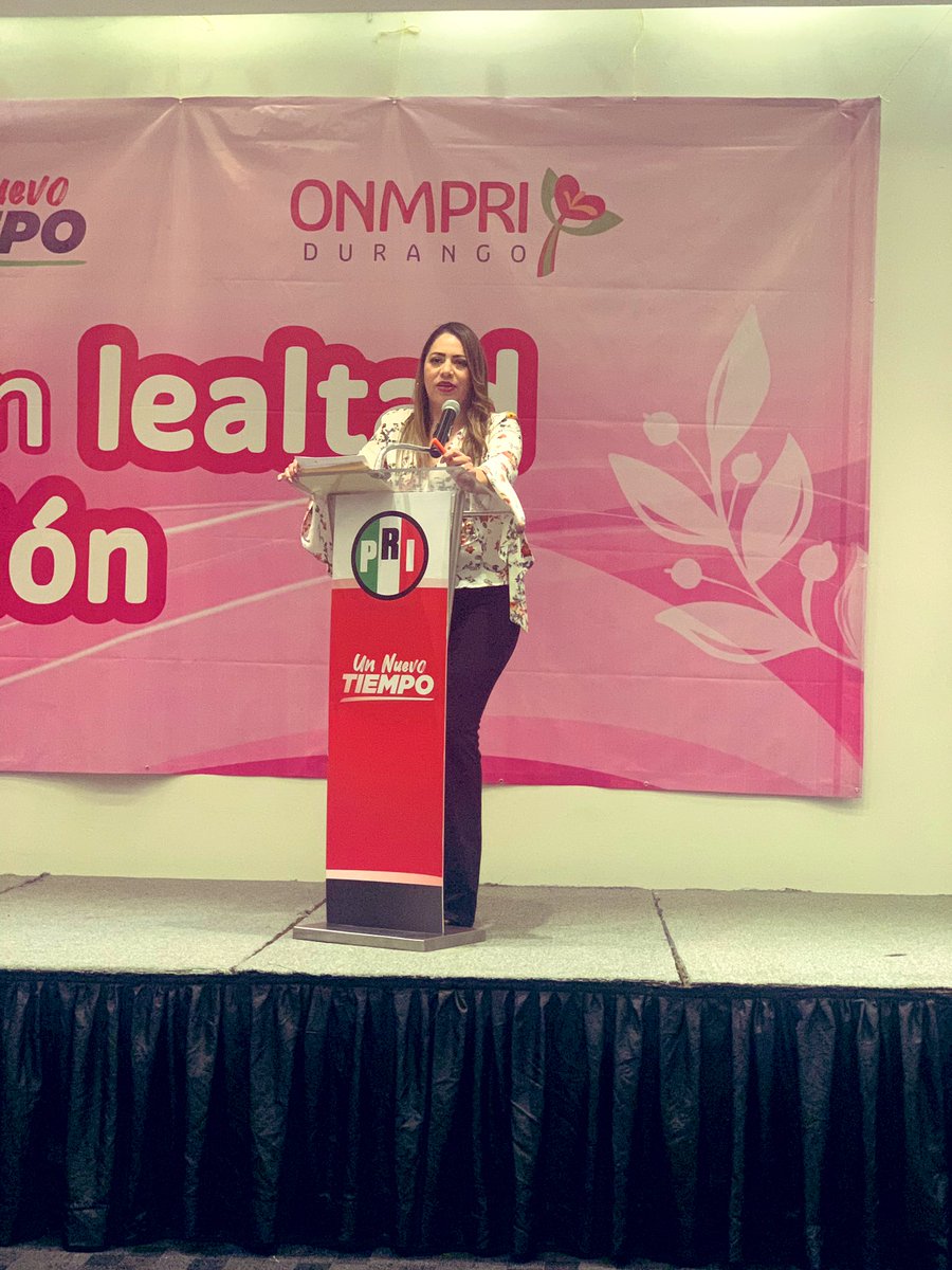 drahuizar's tweet image. Mi reconocimiento a tu trabajo, lealtad, pasión y compromiso estos 6 años al frente del @ONMPRIDurango, amiga diputada @SugheyTorresR 

Grandes retos, un gusto coincidir contigo y ser partir de este equipo de resultados.

Vamos #JuntasPorDurango