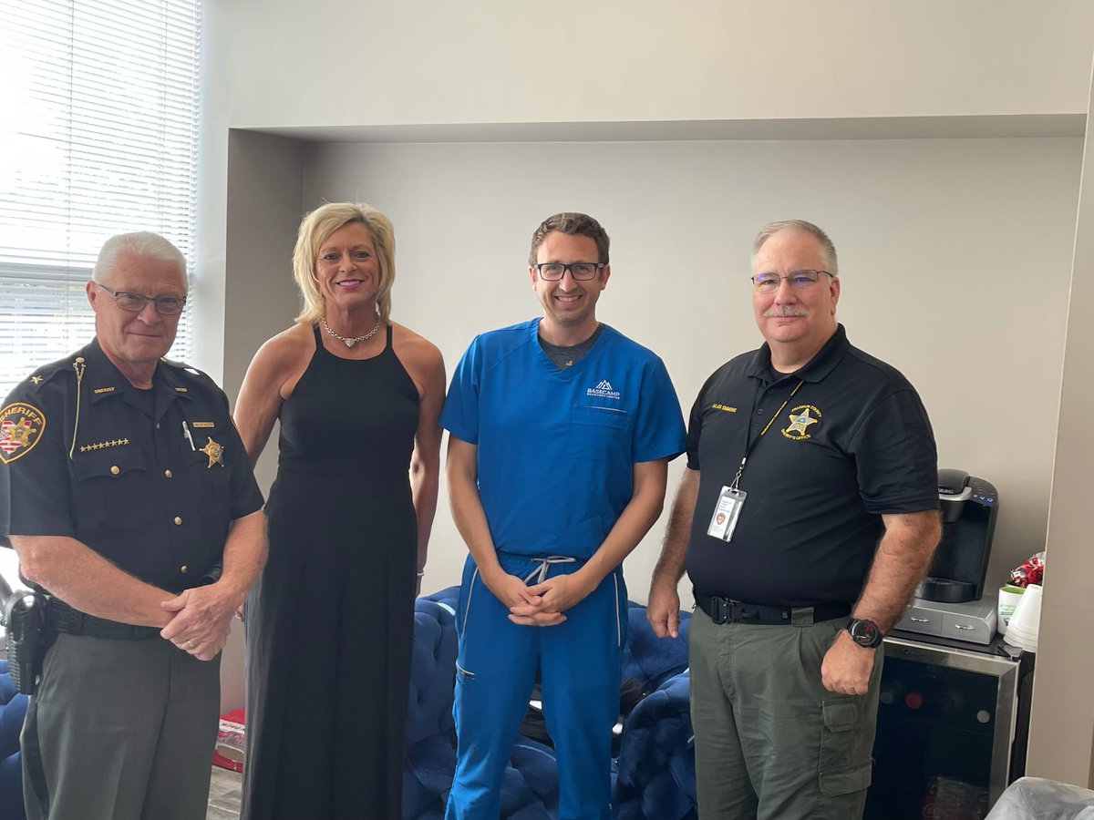 FundtheClimb's tweet photo. Thank you Franklin County Sheriff Baldwin &amp; Major Simmons! Their leadership &amp; understanding of substance use disorder puts Franklin County ahead of the curve in helping battle the opioid epidemic through compassionate care to those suffering from the disease &amp; returning citizens. https://t.co/LcgJBpnZiM