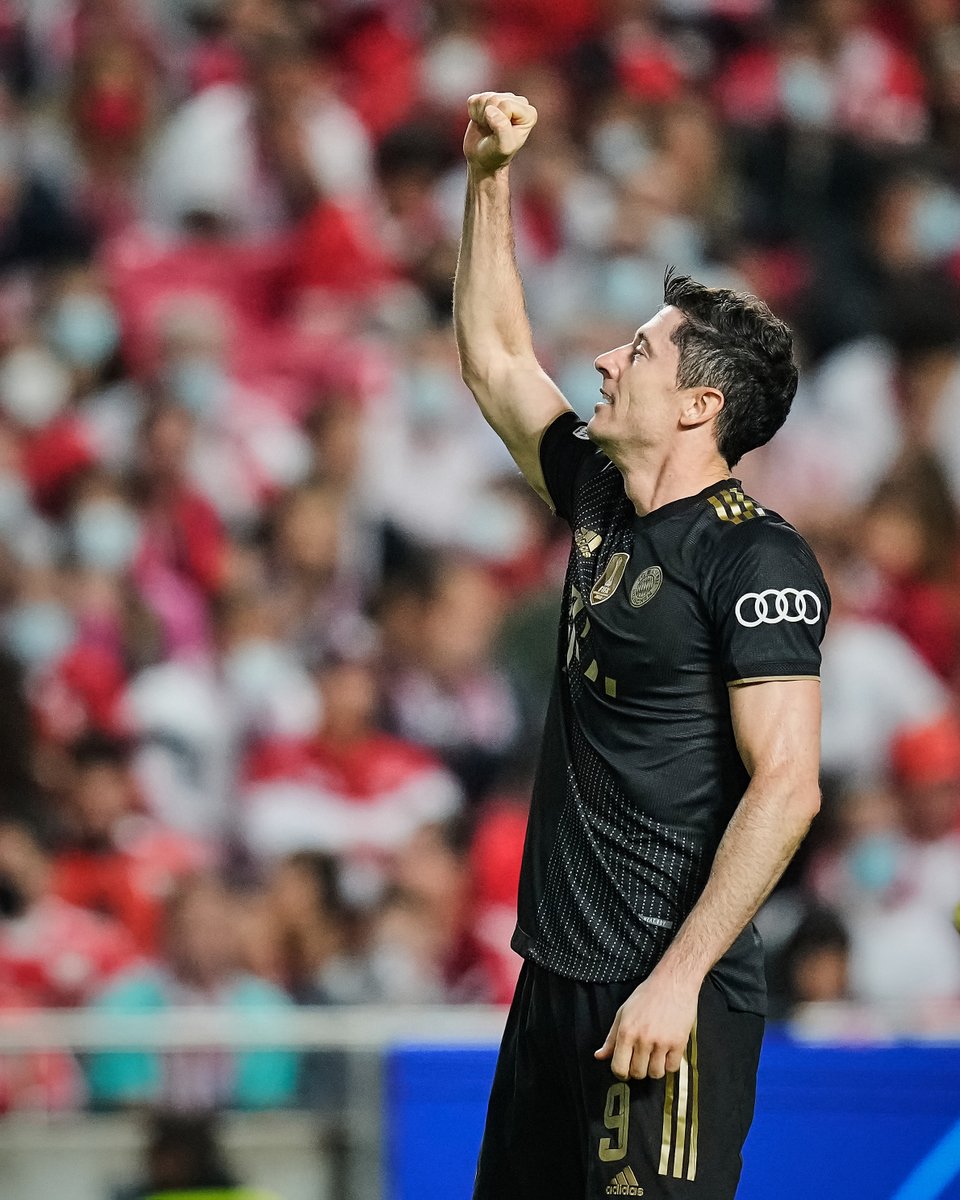 FCBayernUS's tweet photo. Best. Of. The. Best. 💪 https://t.co/6tzCS0Jp0V