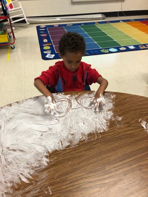 RichmondDrive's tweet photo. 4K students enjoy practicing how to write letters and shapes in shaving cream. #rdestigers #thedrive #oneteamonemissiononerockhill https://t.co/JE1cD9mqO0