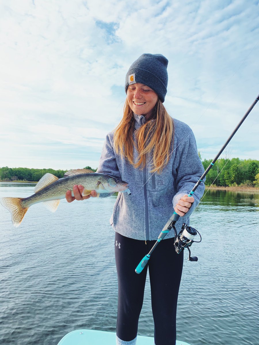 KYoungOutdoors's tweet photo. #Walleyewednesday and a serious reminder why we’re in Florida for the cold seasons😂 @Carhartt @UnderArmour @patagonia #ReelVermontGuideService #ReelVT #LakeChamplain #Vermont #Ladyangler #fishing #walleye https://t.co/7JbX3F5fBA