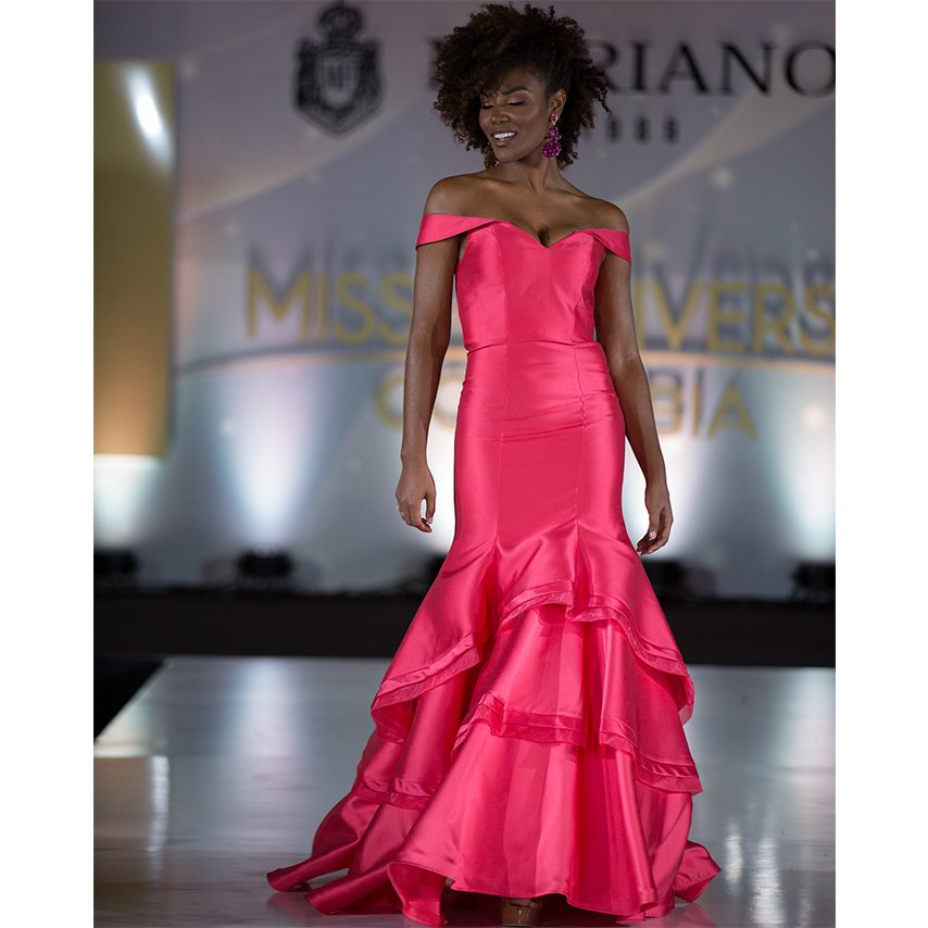 inspanishmgz's tweet photo. Gala Elegancia Mariano 2021

Foto #JonCadena Diseño #MarianoFernandez
#beautypageant #missology #dress #glamour #trajedegala #missuniversecolombia #colombia https://t.co/SmBkCPkMqm