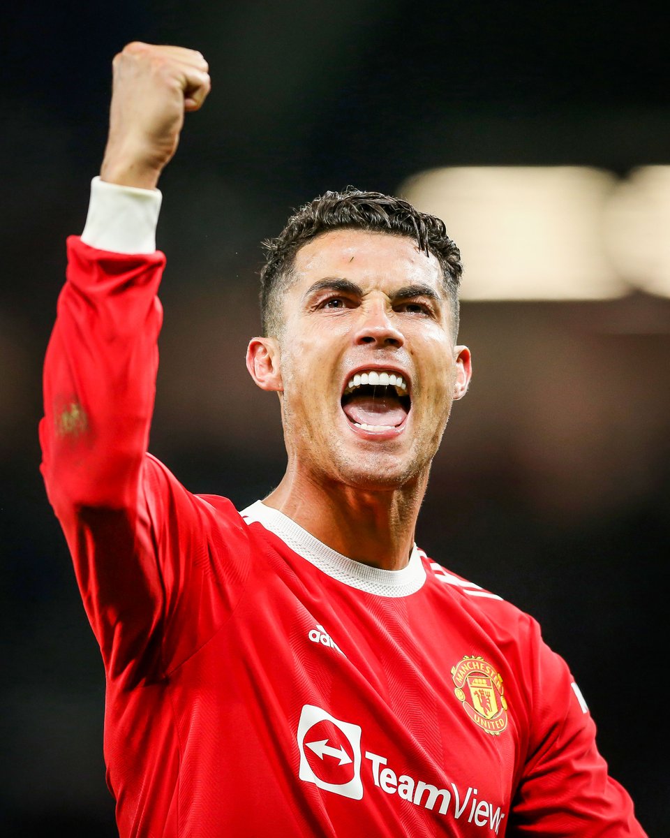brfootball's tweet photo. Messi double to complete PSG comeback.
Ronaldo late winner to complete Man Utd comeback.

Never gets old 🐐 https://t.co/V6XHpFCN2n