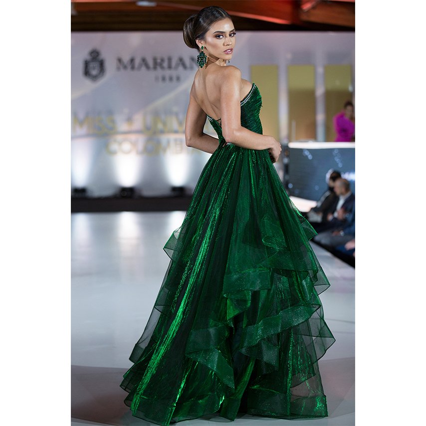 inspanishmgz's tweet photo. Gala Elegancia Mariano 2021

Foto #JonCadena Diseño #MarianoFernandez
#beautypageant #missology #dress #glamour #trajedegala #missuniversecolombia #colombia https://t.co/IfUk8EBEFv