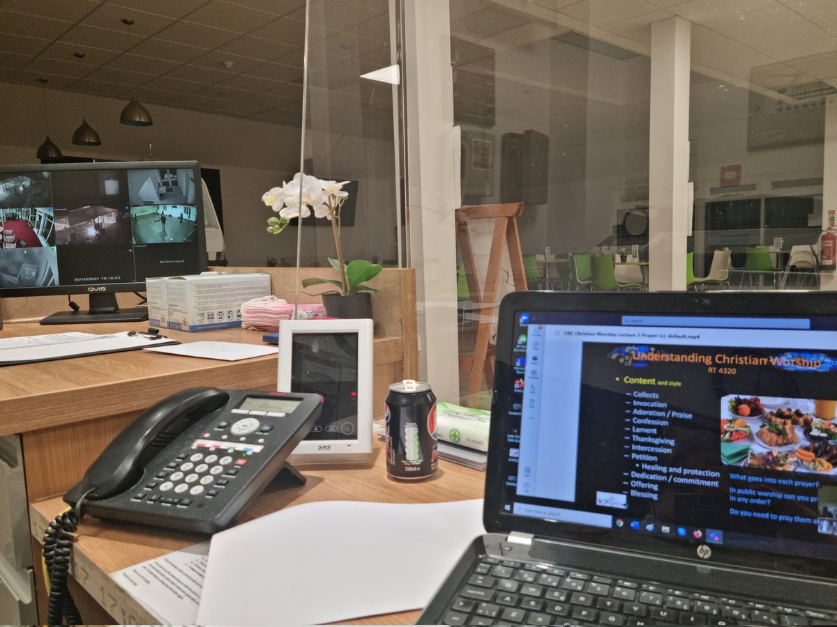 Catching up with the next #worship module while keeping less than half an eye on my reception duties on a very wet evening. 🐦 x 2, 🪨 x 1 <a href="/wctgardiner/">wctgardiner</a> @swalesbapcol #prayer #baptist #ark