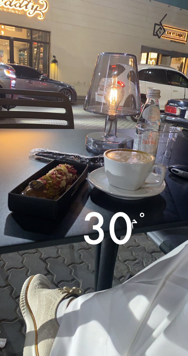 gr6oo3's tweet image. انا شلي بالمشاكل بعيش حياتي يبا 

برب