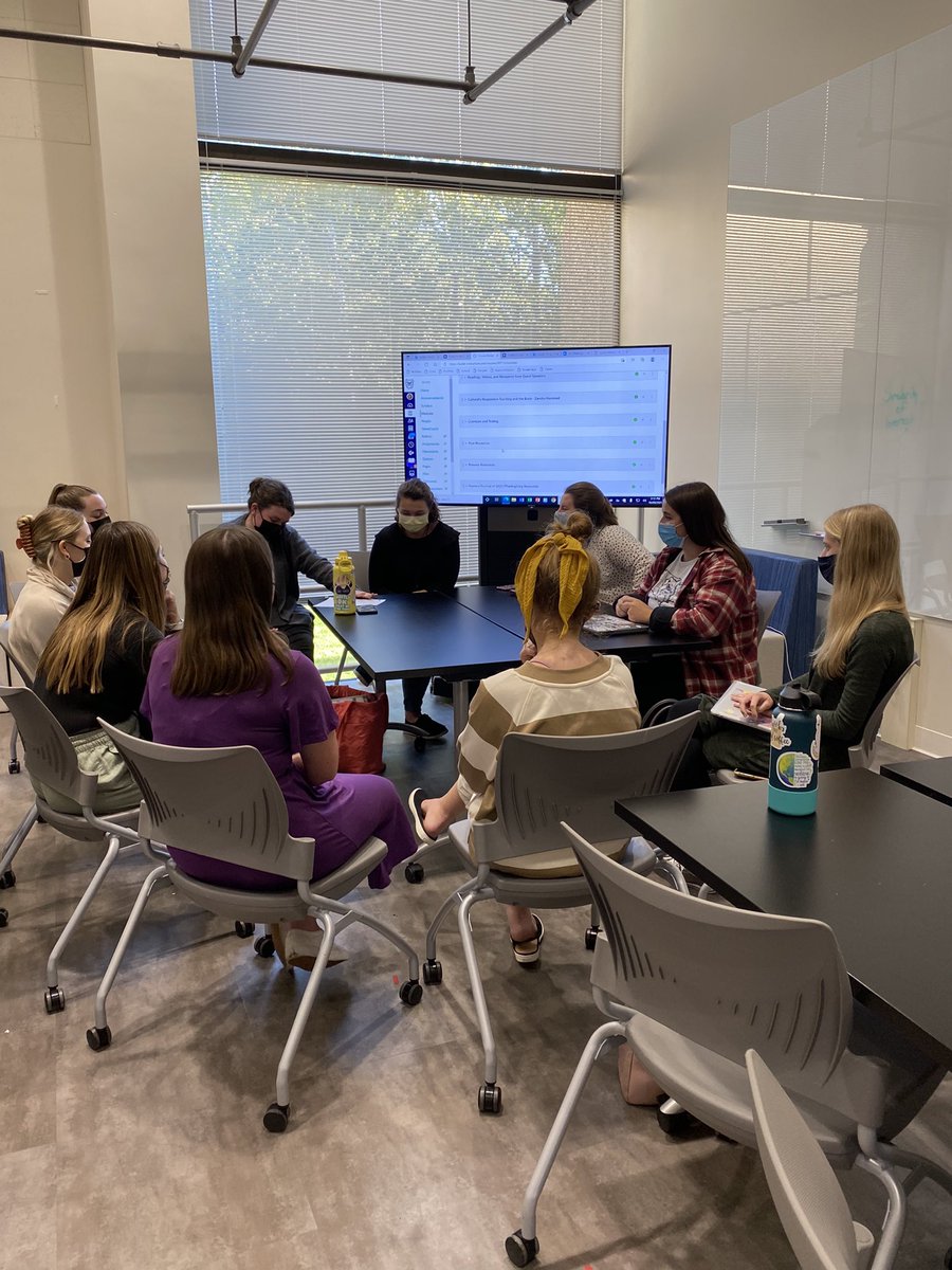 ButlerMager's tweet photo. Our @ButlerCOE elementary student teachers providing collegial support as they work on teaching goals for the 2nd half of the semester. Thoughtful student-centered conversations! 💙 https://t.co/rvwA7gC7W8