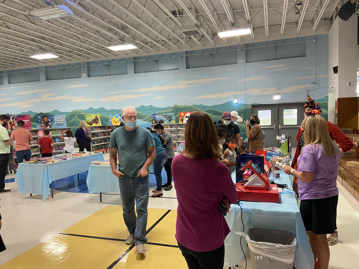 fhes_huskies's tweet photo. Fall Student Showcase at Forest Hill this evening with Book Fair, Perky Pumpkins, and classroom visits. #ignitelearningbcps https://t.co/IuoNm3Or9R
