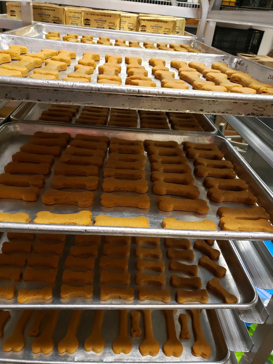 Just a friendly reminder that we have peanut butter dog biscuits for our furry friends in Bloomington 🐶Made right in the shop by our production team 🤗
