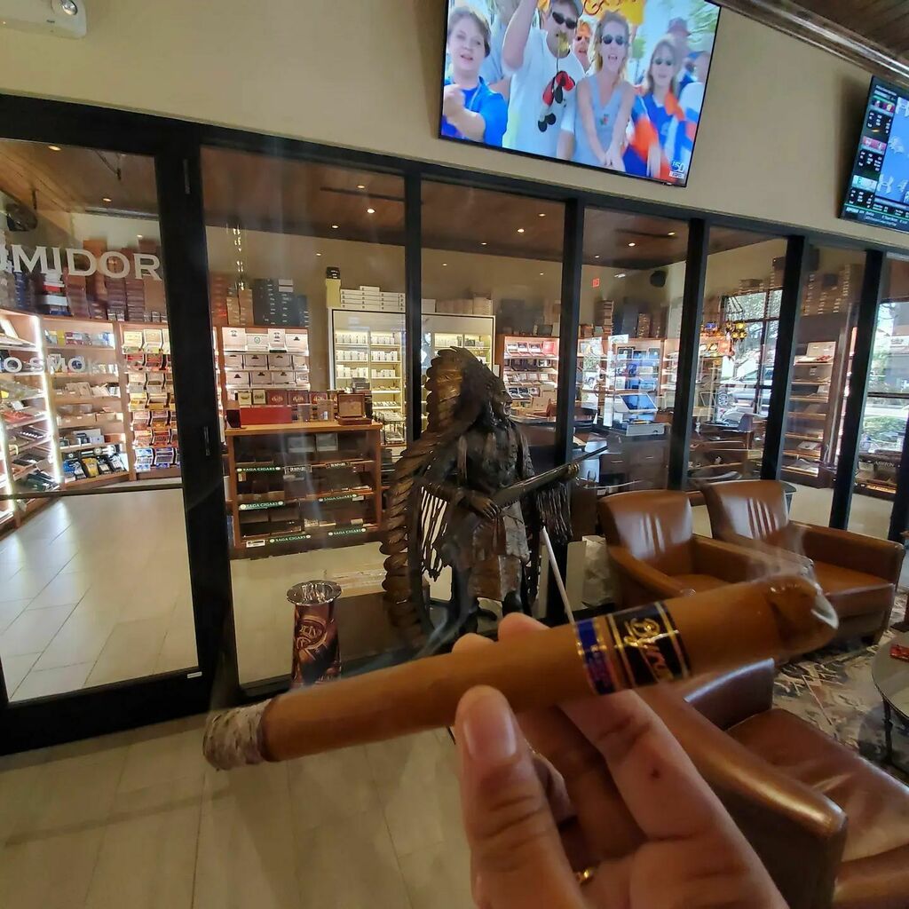CigarzOnAve's tweet photo. Byron evening friends. #smoke #botl #sotl #cigar #cigars #cigarlover #cigarsmoker #cigarsociety #cigarculture #cigaroftheday #cigaraficionado #liquor #instalike #ootd #cigarlife #bourbon #whiskey #mensfashion #mancave #goodlife #lifestyle #smallbatchcigar https://t.co/kVpkFzpSPr