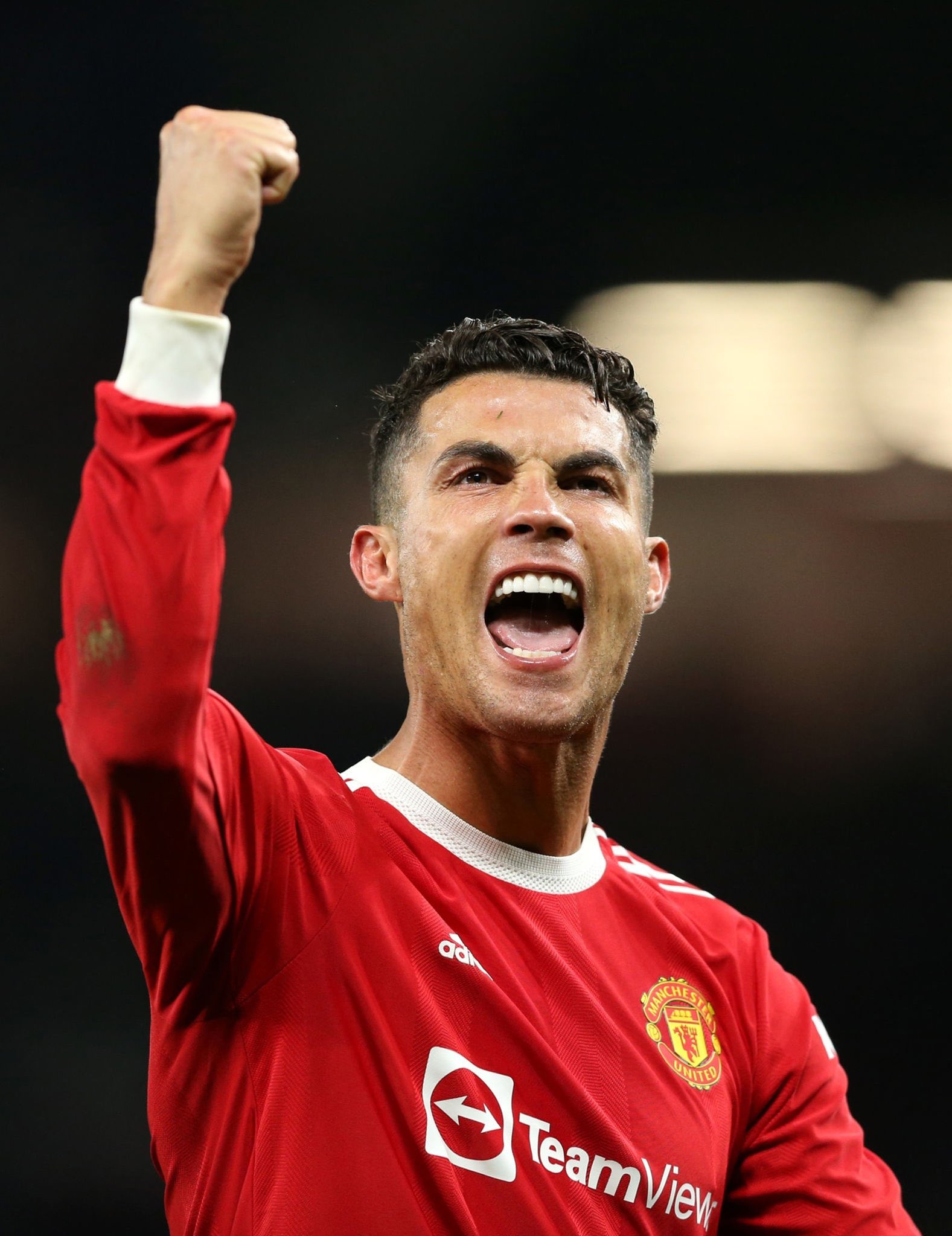 Cristiano Ronaldo Yes The Theater Of Dreams Is On Fire We Are Alive We Are Man United And We Never Give Up This Is Old Trafford T Co 3rsmobps8h