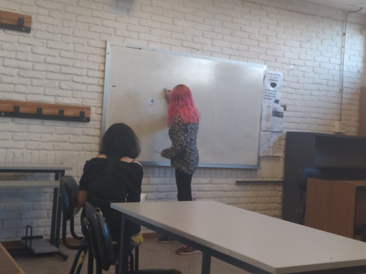 Ex olímpica de astronomía ayudando en la preparación de nueva olímpica 💪